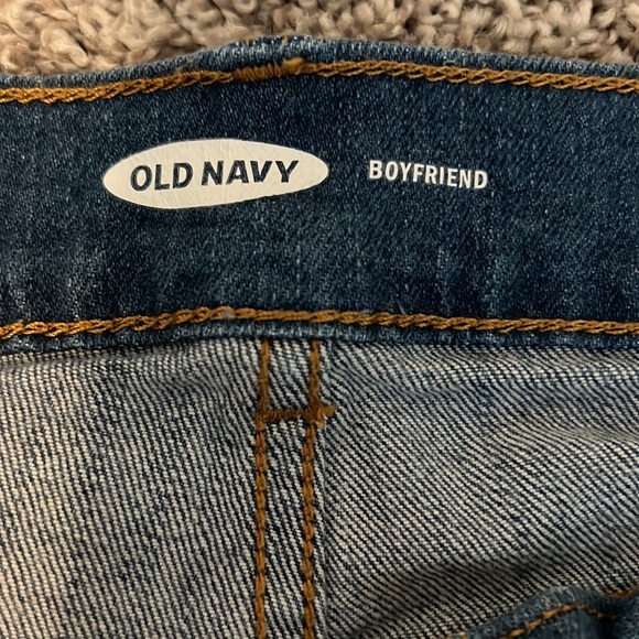 Old Navy Boyfriend Jean Shorts - Picture 6 of 8